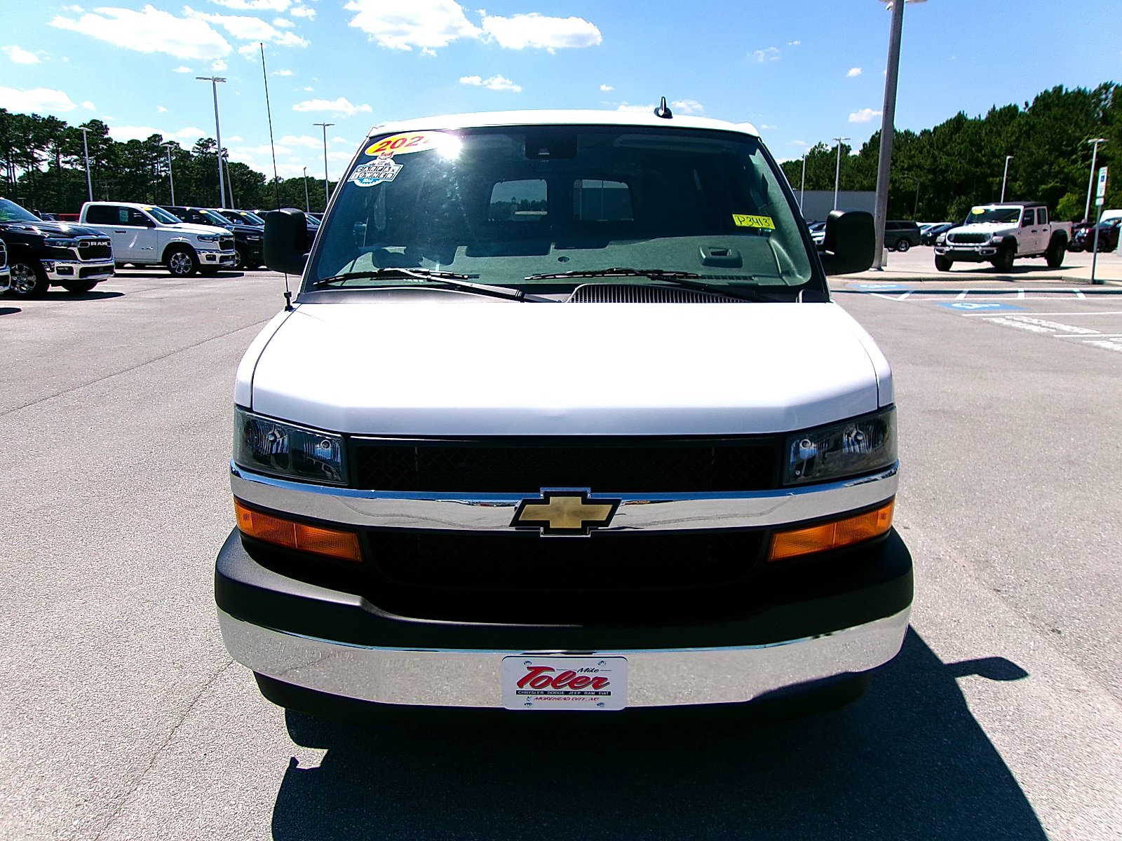 Used 2024 Chevrolet Express 3500 LT w/ LT Preferred Equipment Group RWD image 7