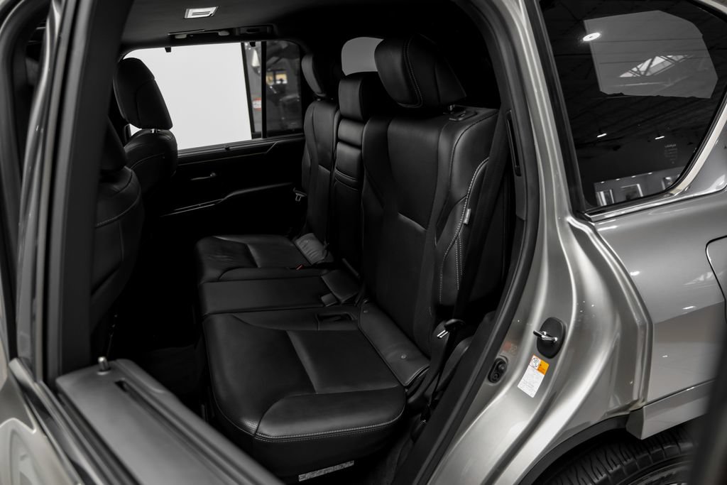 Used 2022 Lexus LX 600 4WD w/ Luxury Package image 43