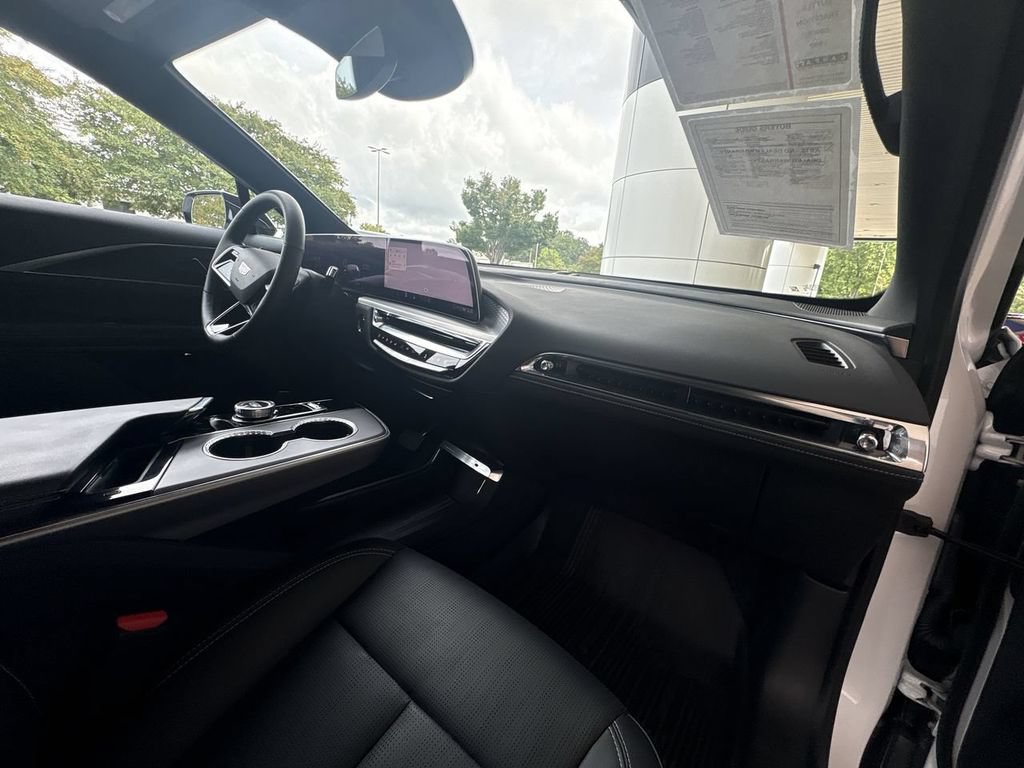 Certified 2025 Cadillac Lyriq Luxury AWD/4WD image 30
