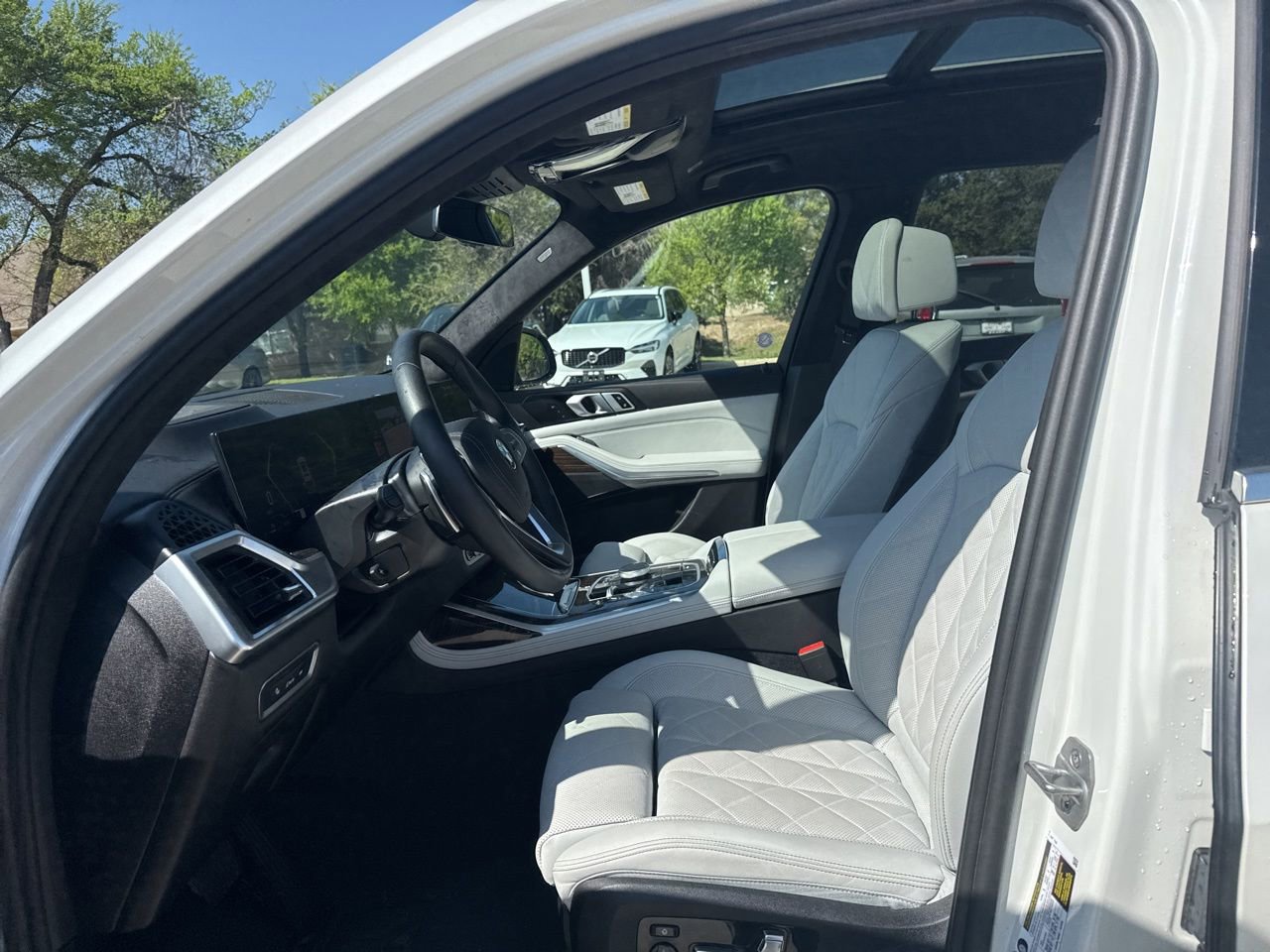 Used 2025 BMW X7 xDrive40i w/ Climate Comfort Package image 21