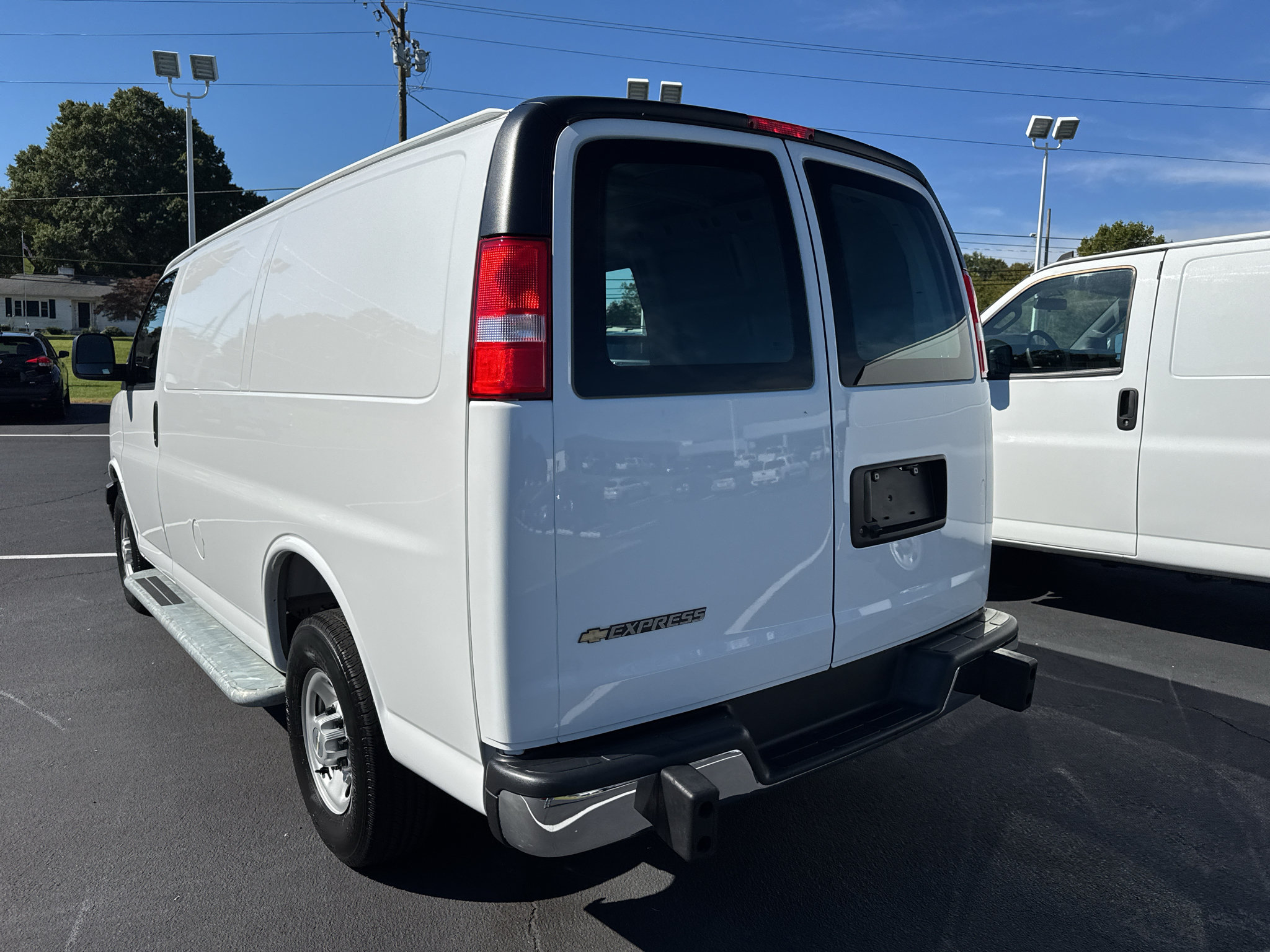 Used 2025 Chevrolet Express 2500 w/ Driver Convenience Package RWD image 4