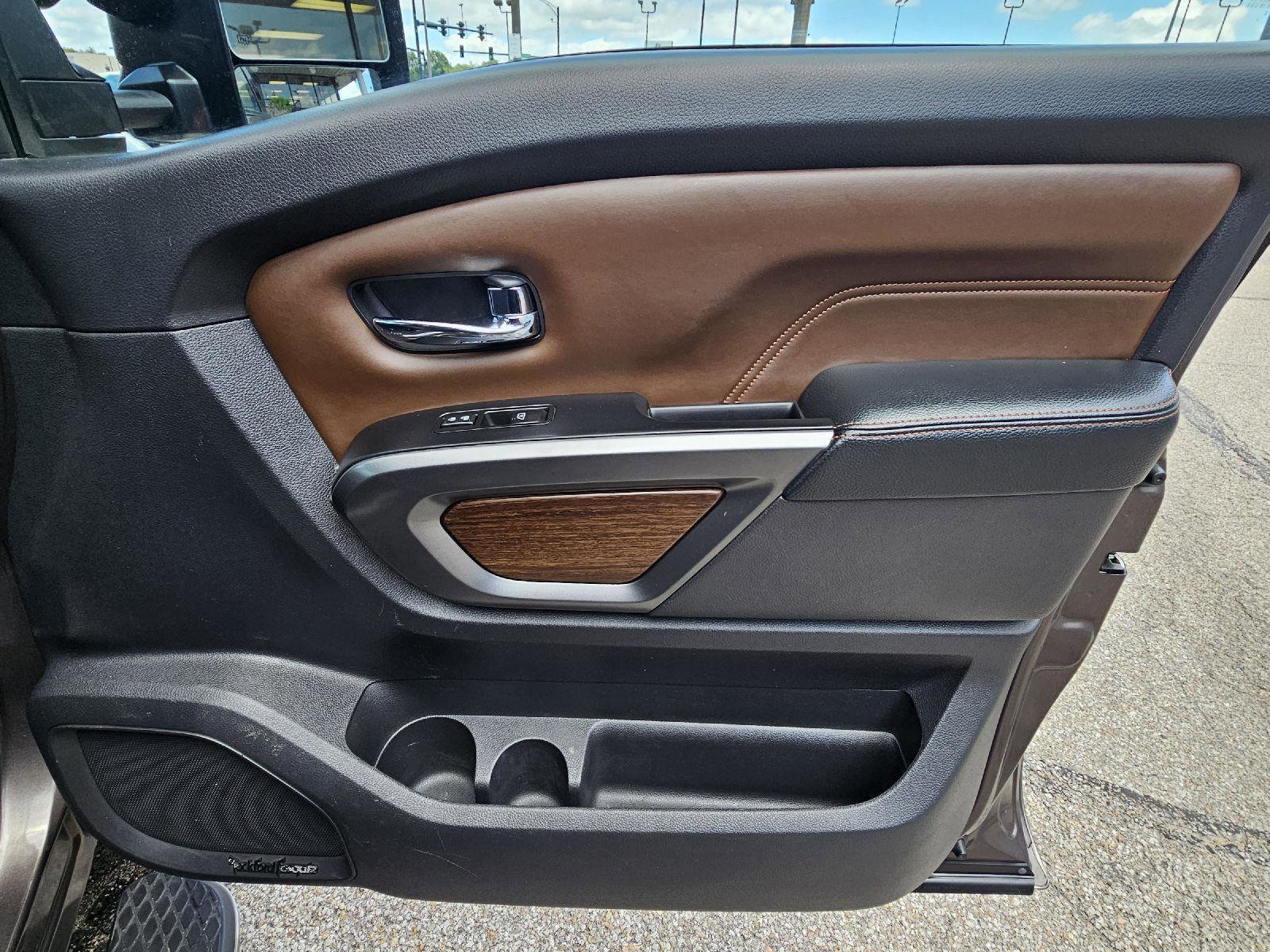 Used 2016 Nissan Titan Platinum Reserve image 28