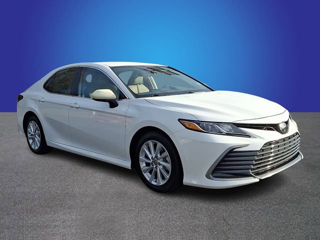 Used 2024 Toyota Camry LE image 3