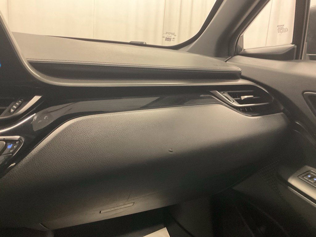 Used 2018 Toyota C-HR XLE FWD image 29