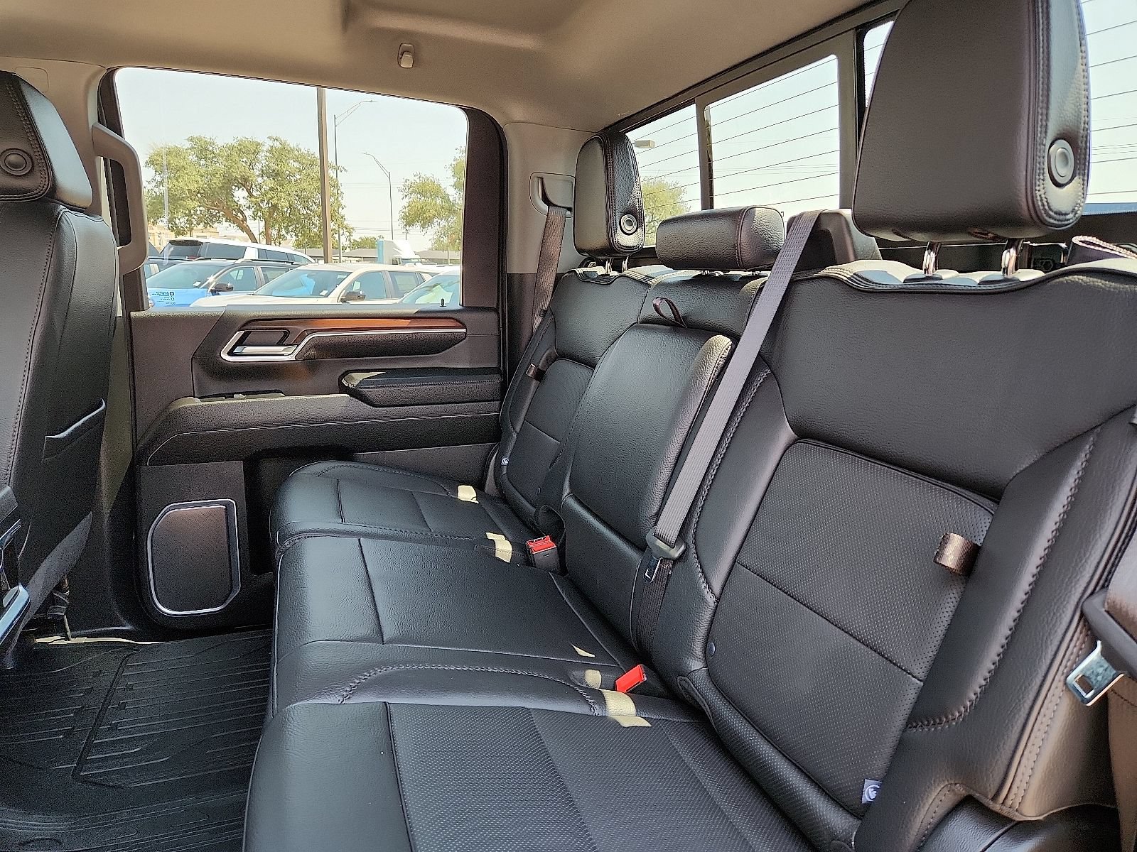 Used 2025 GMC Sierra 2500 Denali w/ Denali Reserve Package AWD/4WD image 11
