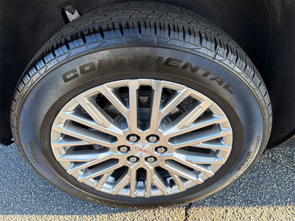 Used 2025 GMC Acadia Denali image 17