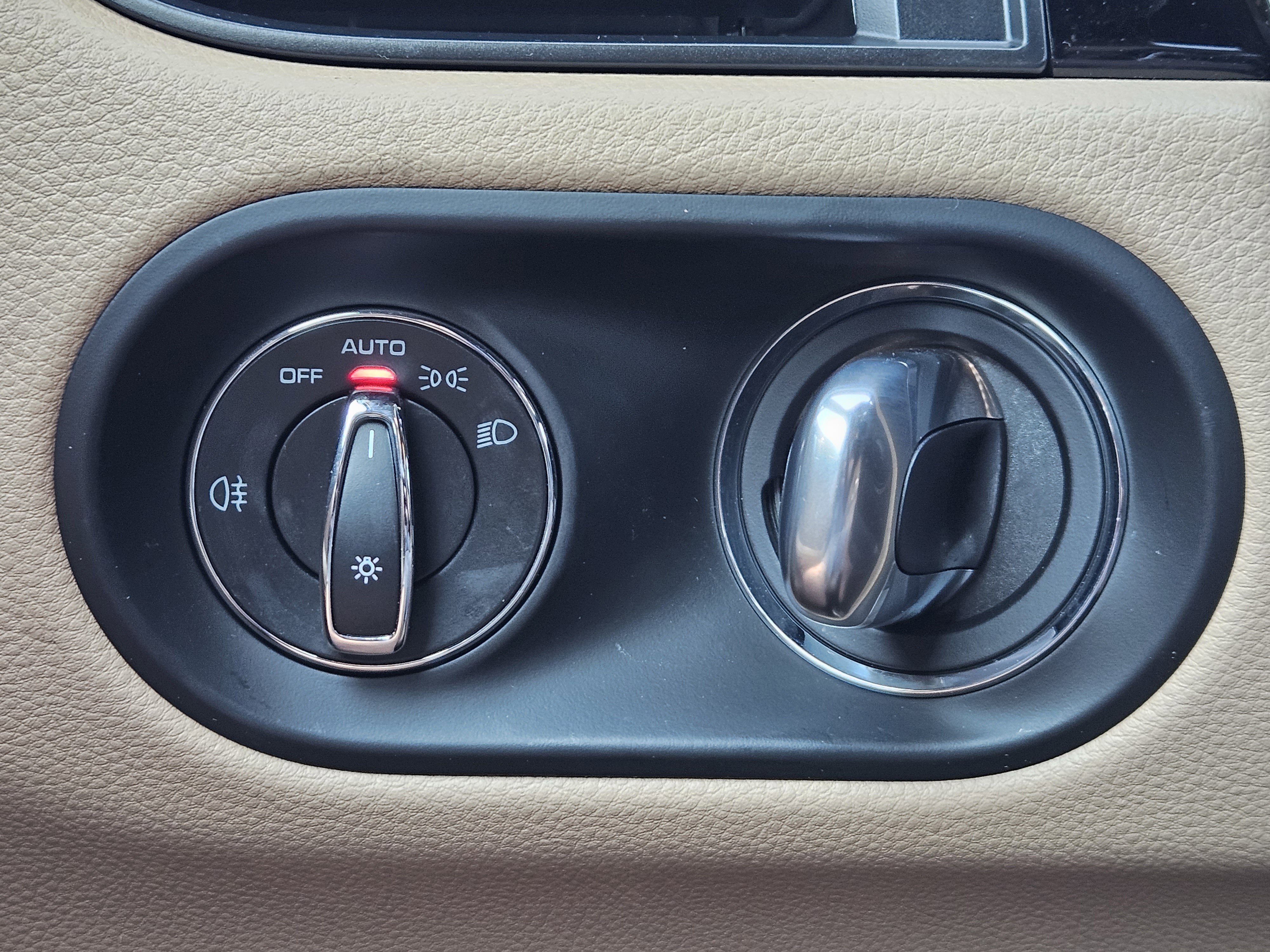 Certified 2025 Porsche Macan image 22