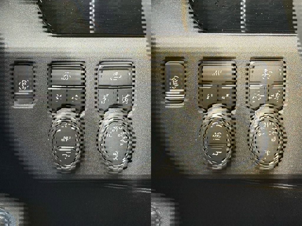 Used 2024 Chevrolet Silverado 1500 LT image 19