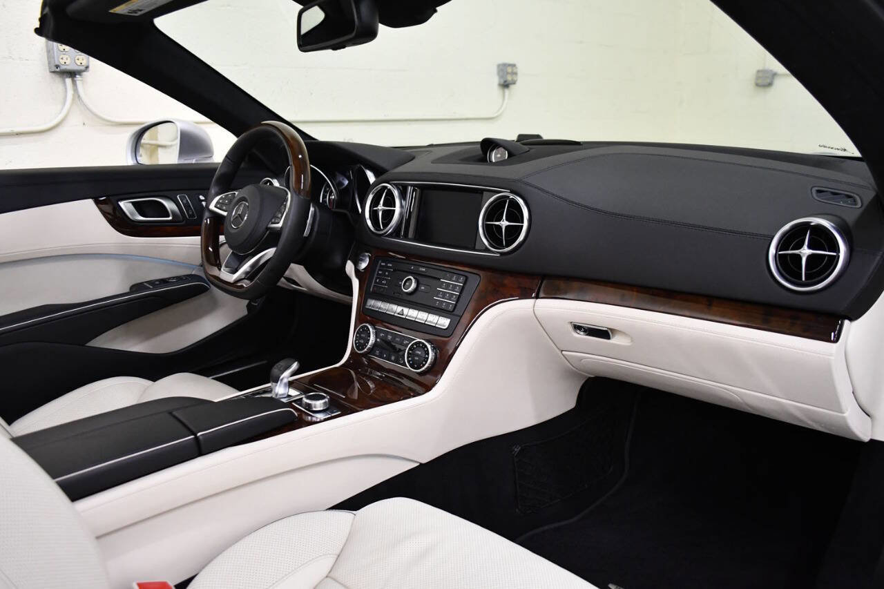 Used 2017 Mercedes-Benz SL 550 image 14