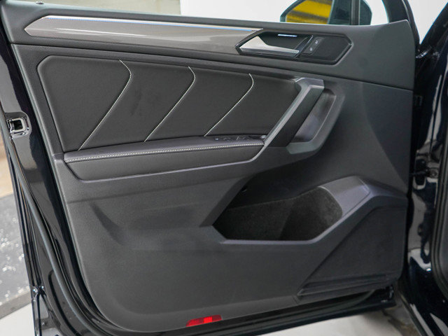 Used 2023 Volkswagen Tiguan SE R-Line image 20