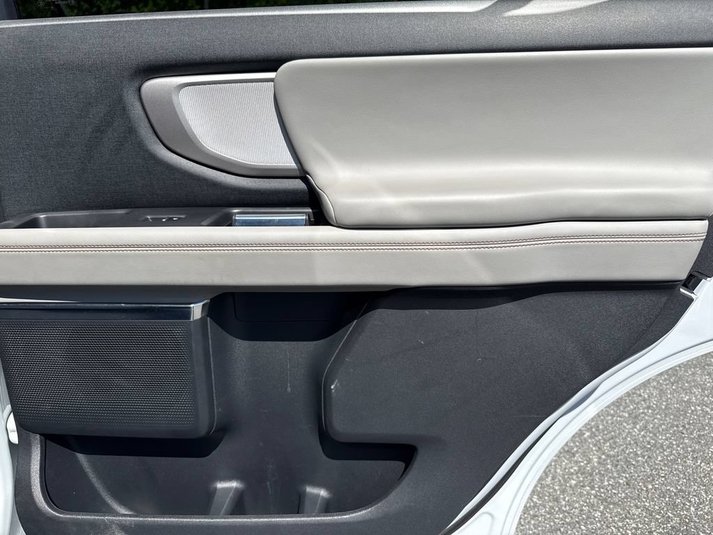 Used 2025 Ford Expedition Active AWD/4WD image 16