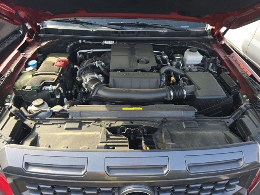 Used 2025 Nissan Frontier SV image 15