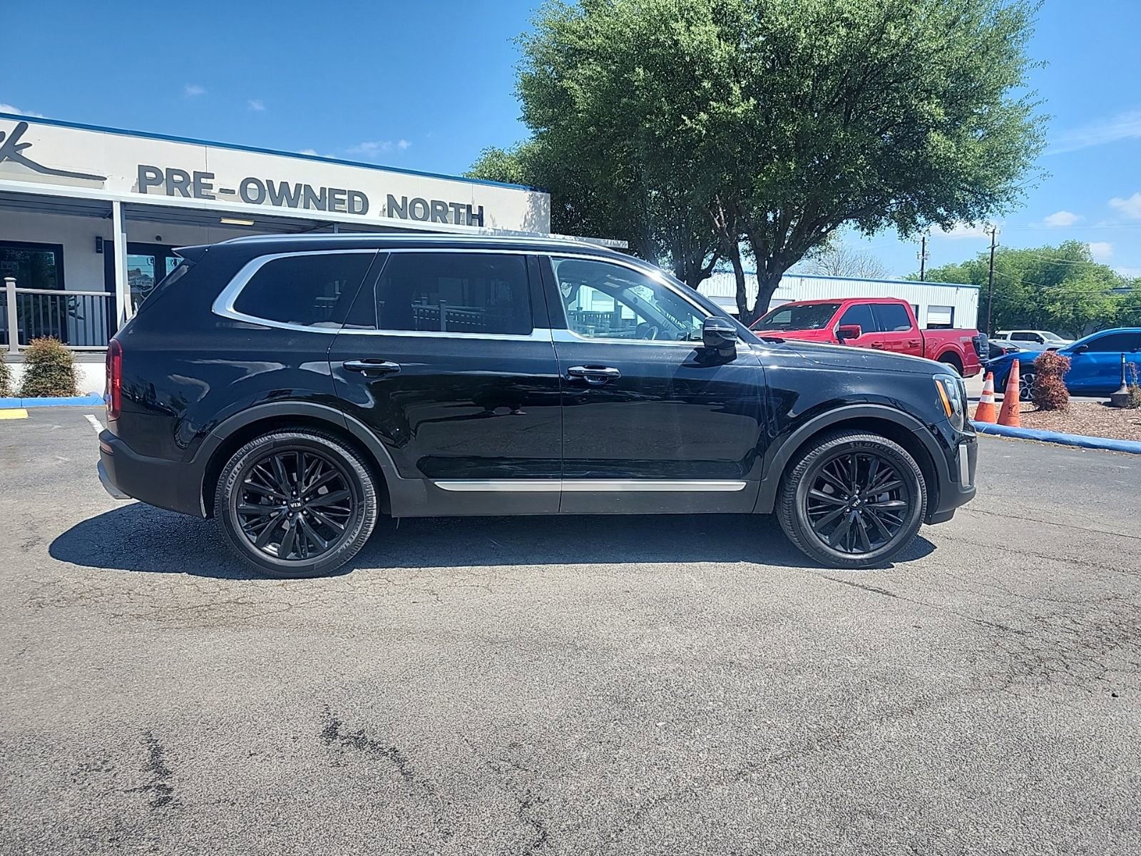 Used 2021 Kia Telluride SX w/ Towing Package FWD image 2