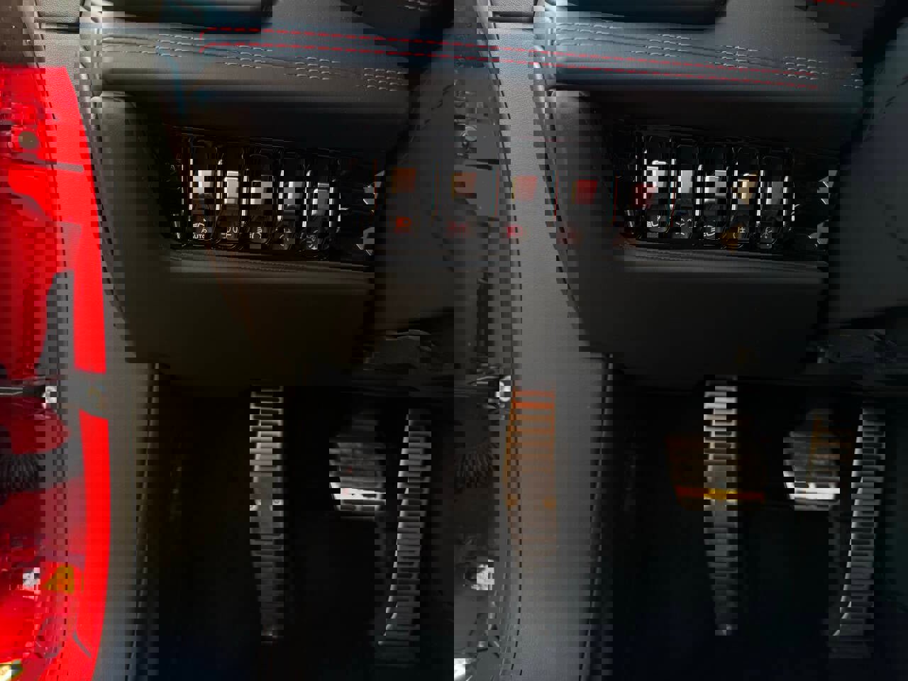 Used 2020 Lamborghini Huracan EVO image 25