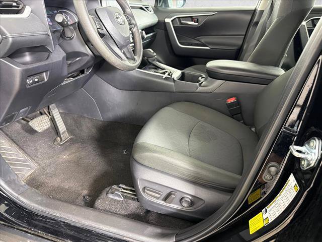 Used 2025 Toyota RAV4 XLE FWD image 9
