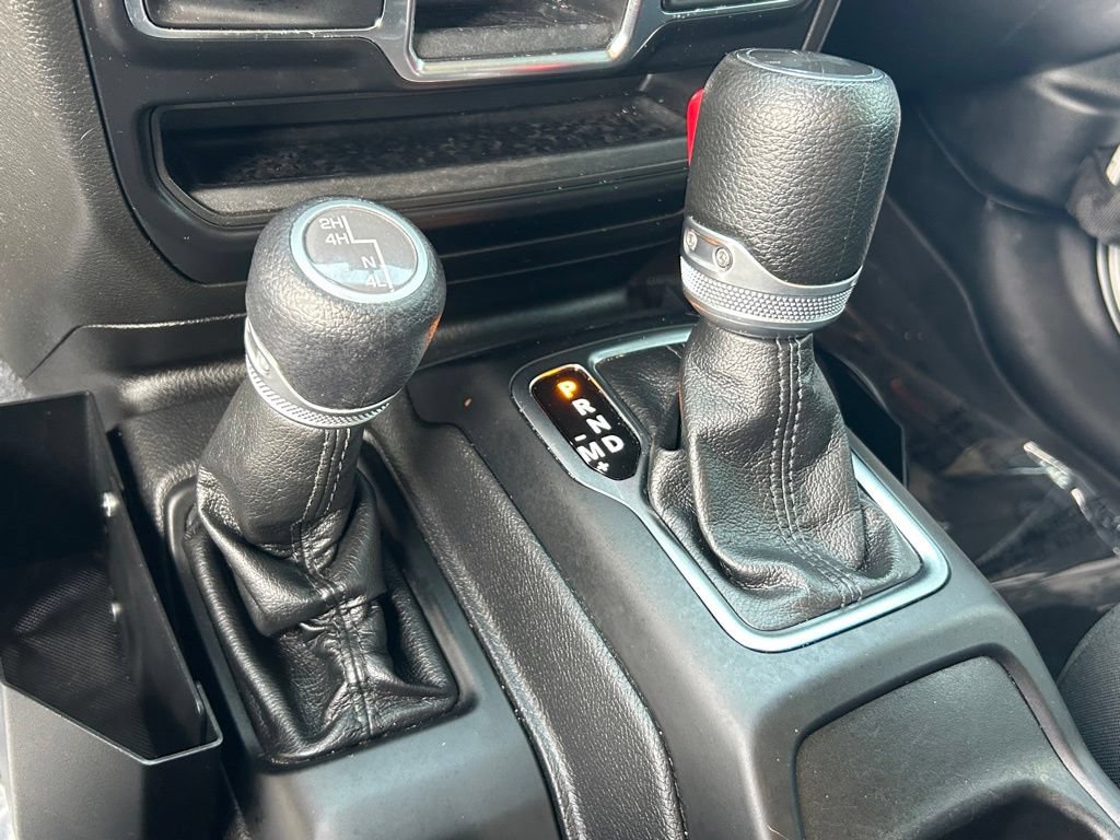 Used 2022 Jeep Wrangler Sport AWD/4WD image 15