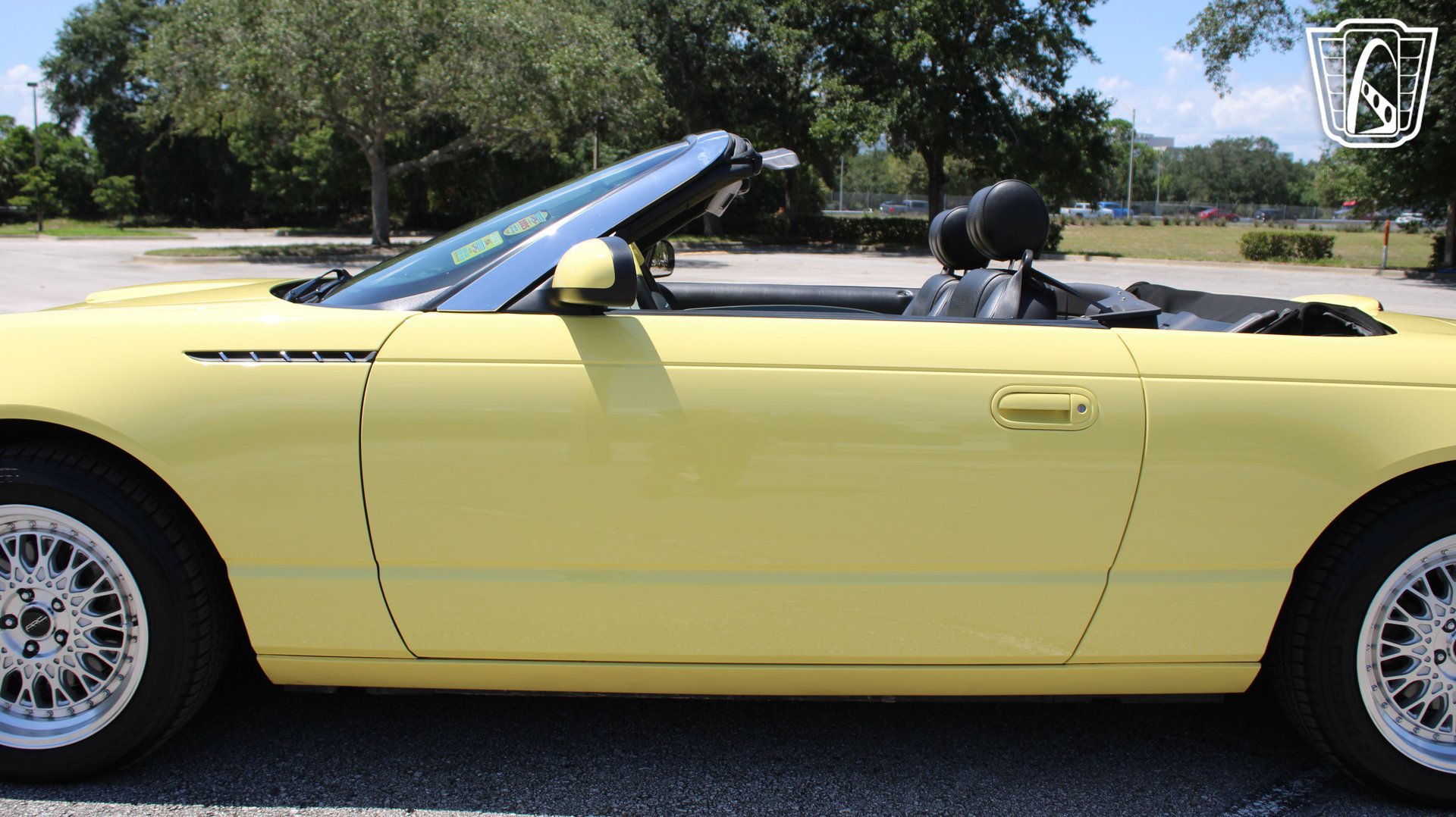 Used 2002 Ford Thunderbird RWD image 29