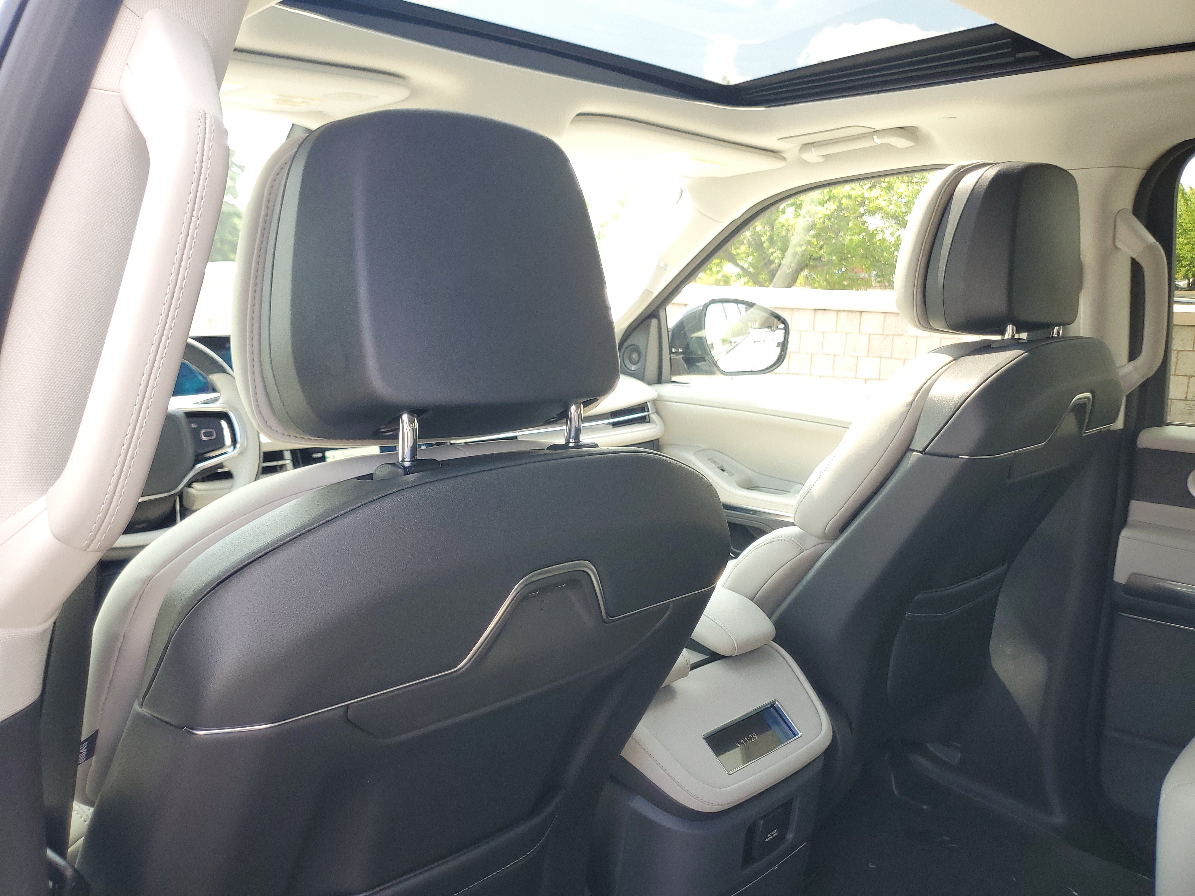New 2026 Lincoln Navigator Reserve w/ Jet Appearance Package AWD/4WD image 27