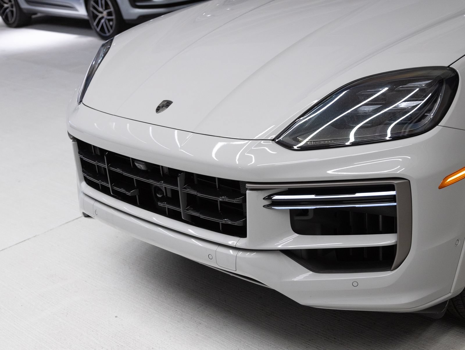 Certified 2026 Porsche Cayenne Turbo AWD/4WD image 33