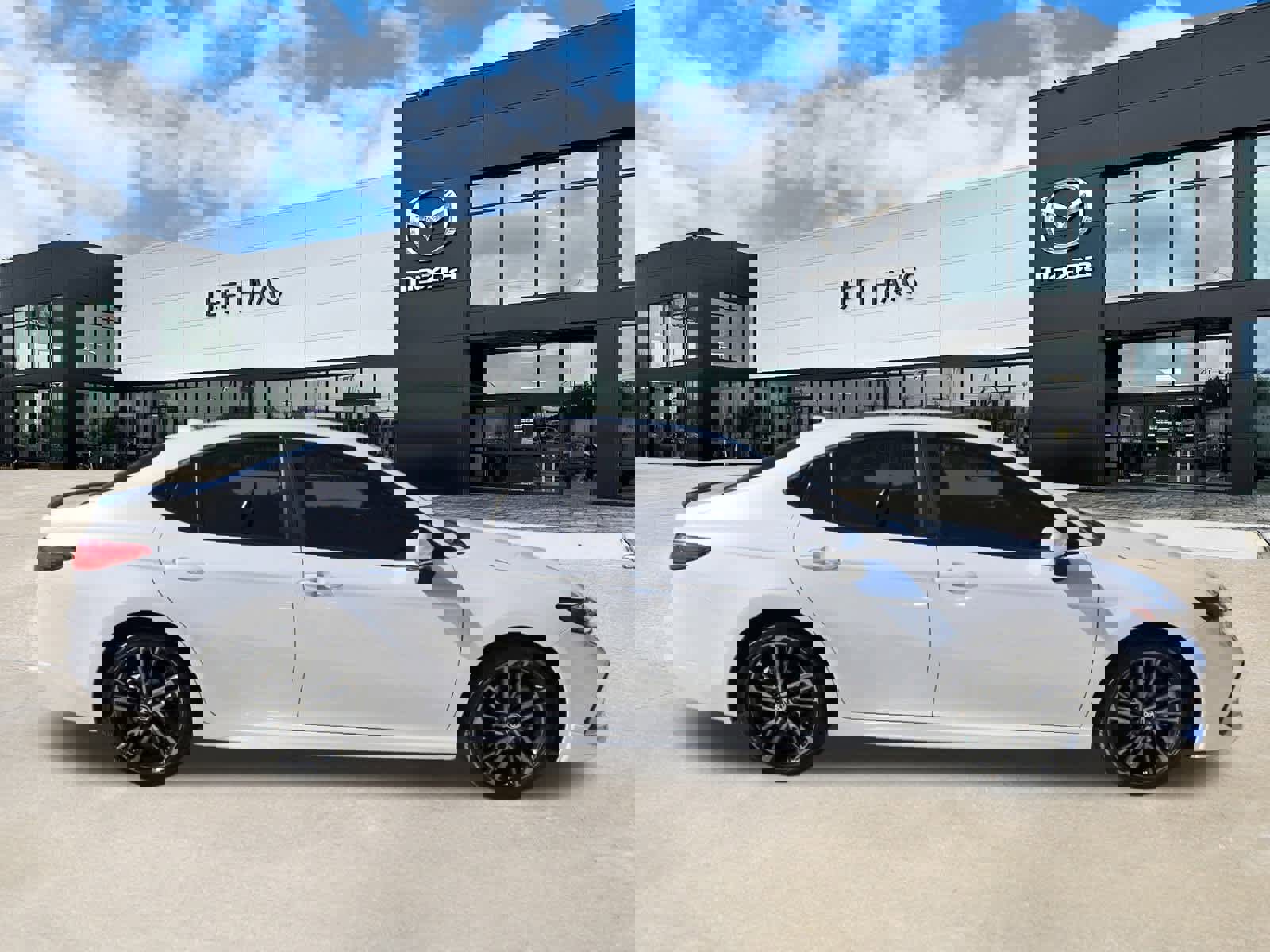 Used 2025 Toyota Camry XSE image 5