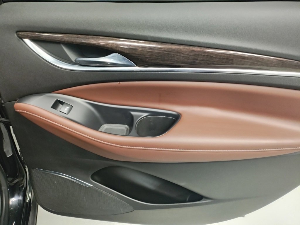 Used 2021 Buick Enclave Avenir w/ Avenir Technology Package image 14