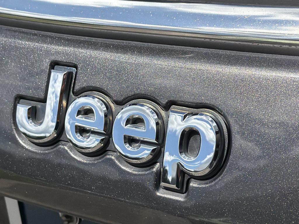 Used 2020 Jeep Compass Latitude w/ Popular Equipment Group FWD image 12