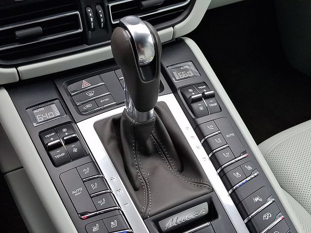 Certified 2021 Porsche Macan Turbo AWD/4WD image 18