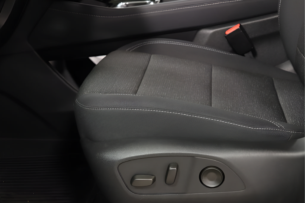 New 2026 Chevrolet Traverse LT w/ Driver Confidence Package FWD image 19