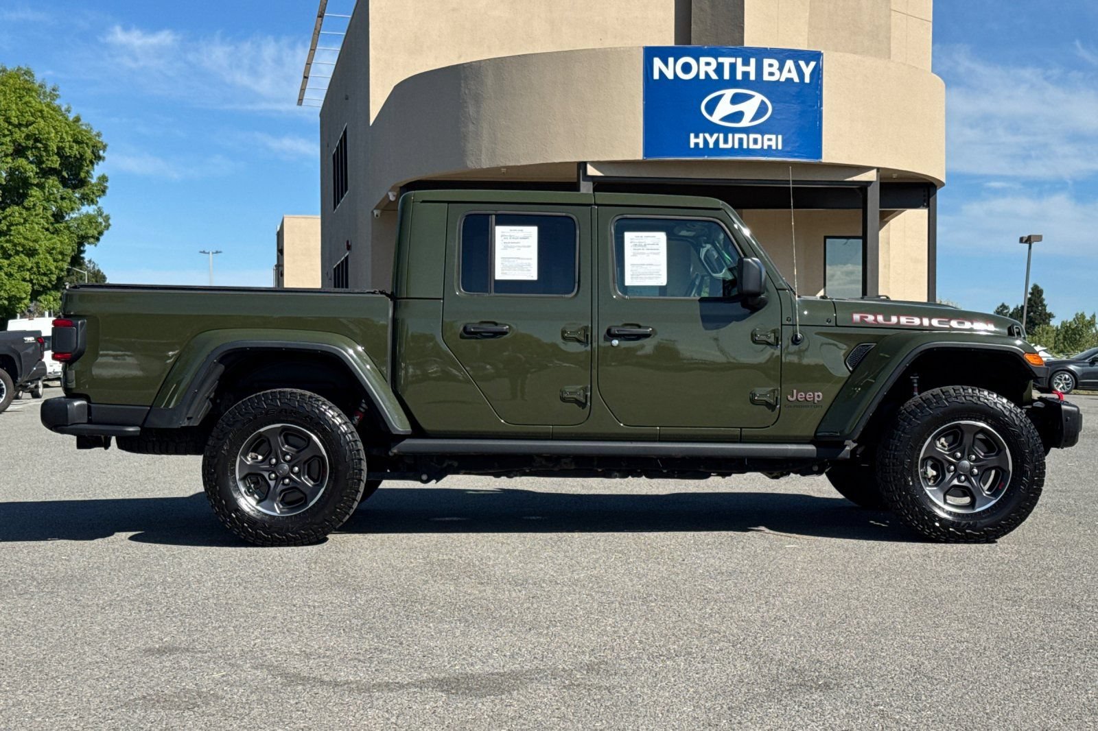Used 2022 Jeep Gladiator Rubicon w/ LED Lighting Group AWD/4WD image 3