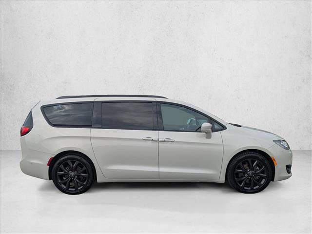 Used 2019 Chrysler Pacifica Touring-L Plus w/ Advanced Safetytec Group image 4