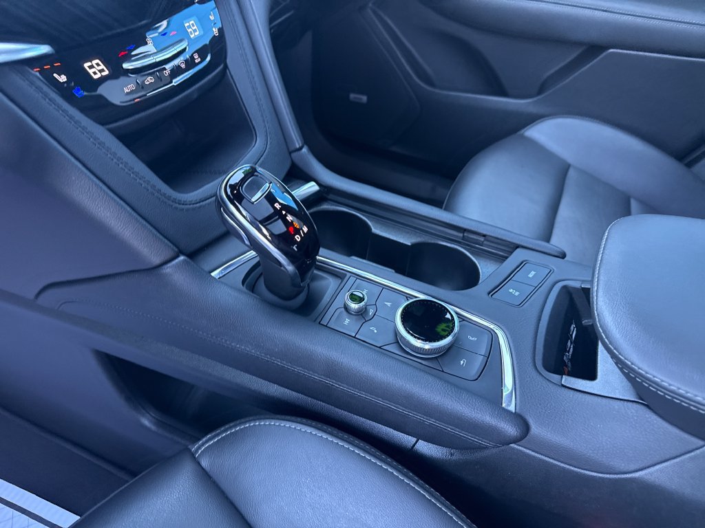 Used 2025 Cadillac XT6 Premium Luxury FWD image 38