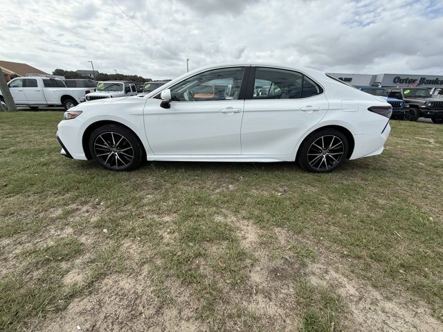 Used 2024 Toyota Camry SE image 4