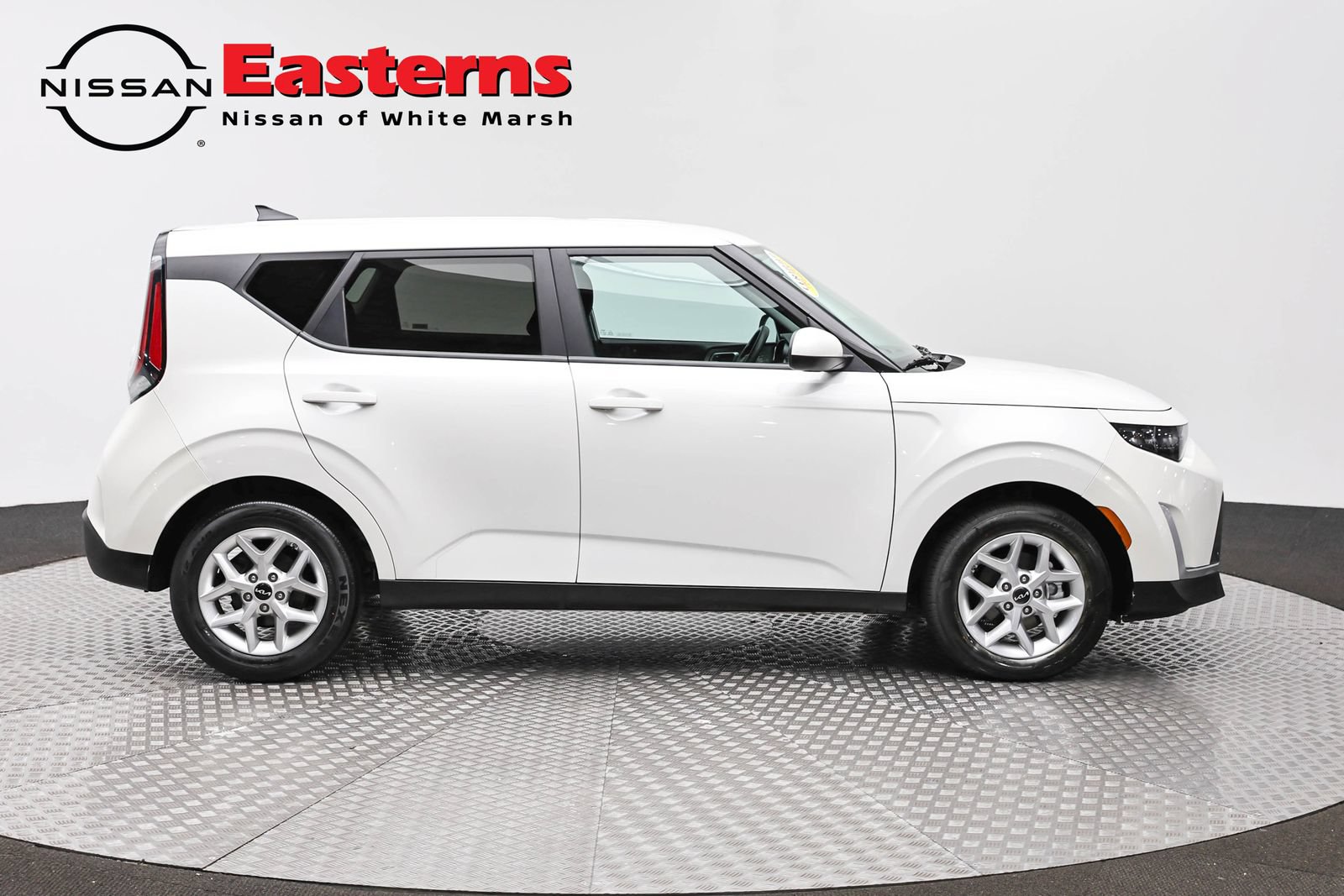 Used 2024 Kia Soul LX w/ Option Group 015 FWD image 4