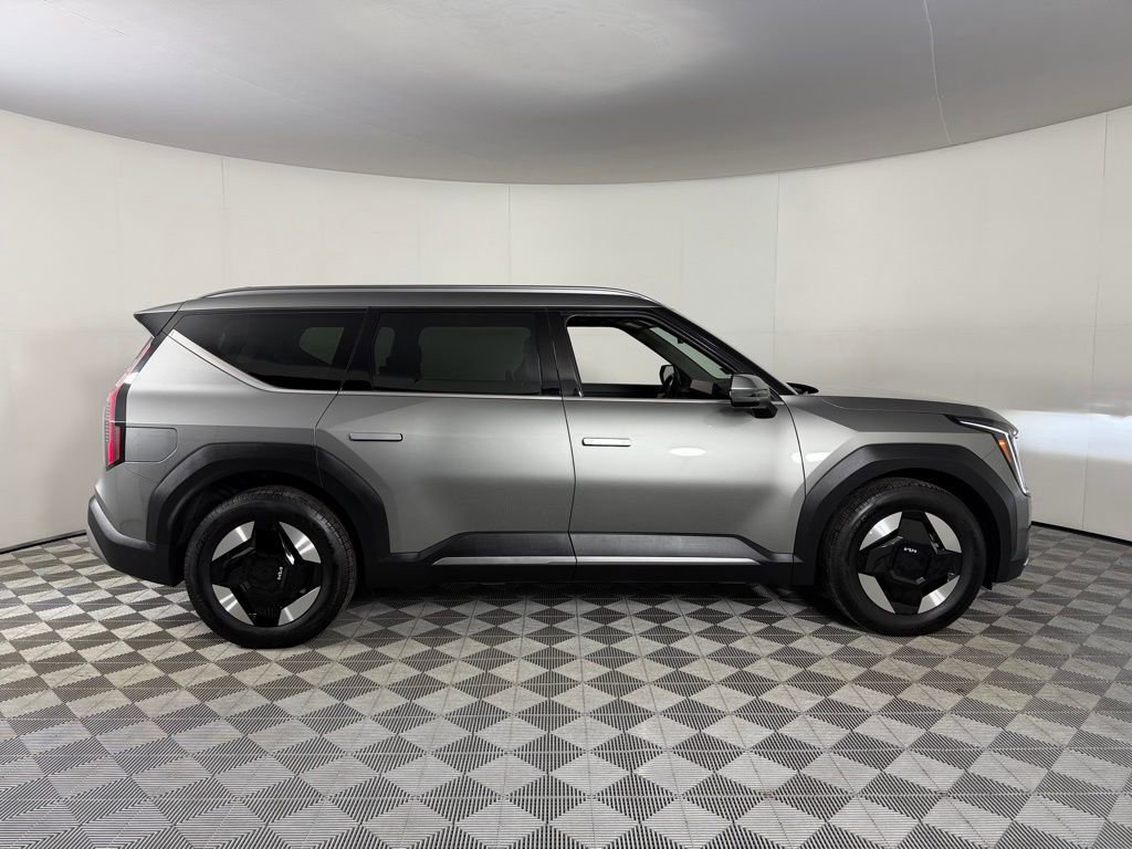Used 2024 Kia EV9 Wind AWD/4WD image 2