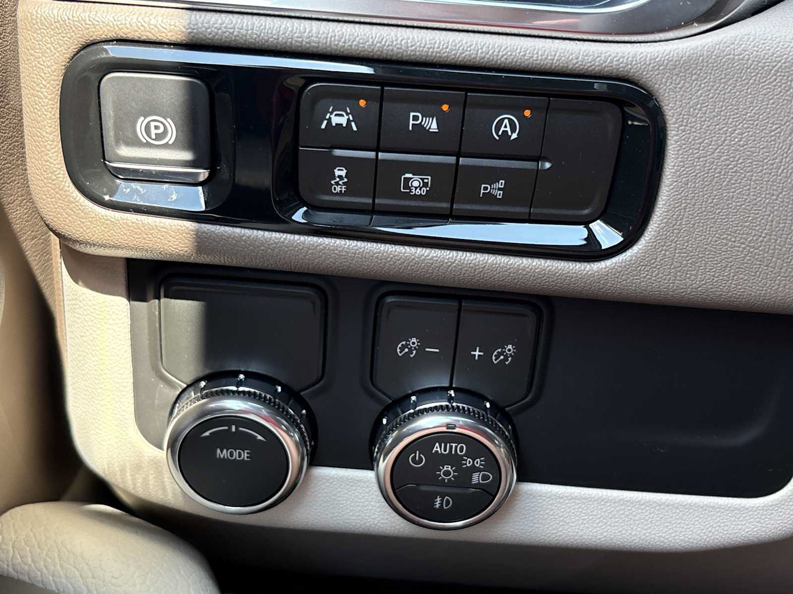 New 2026 GMC Yukon Denali w/ Sun & Power Step Package RWD image 11