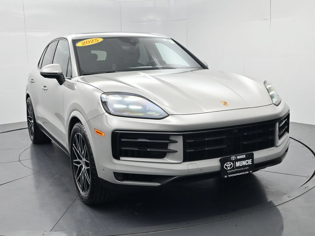 Used 2025 Porsche Cayenne S AWD/4WD image 2