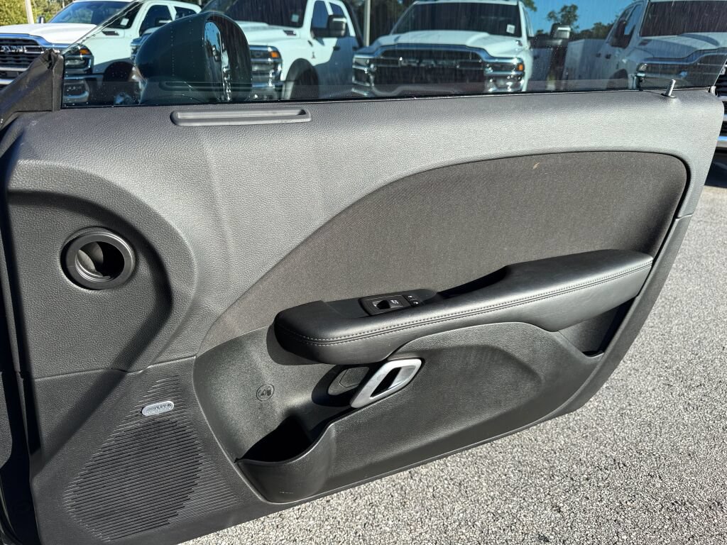 Used 2023 Dodge Challenger SXT RWD image 9