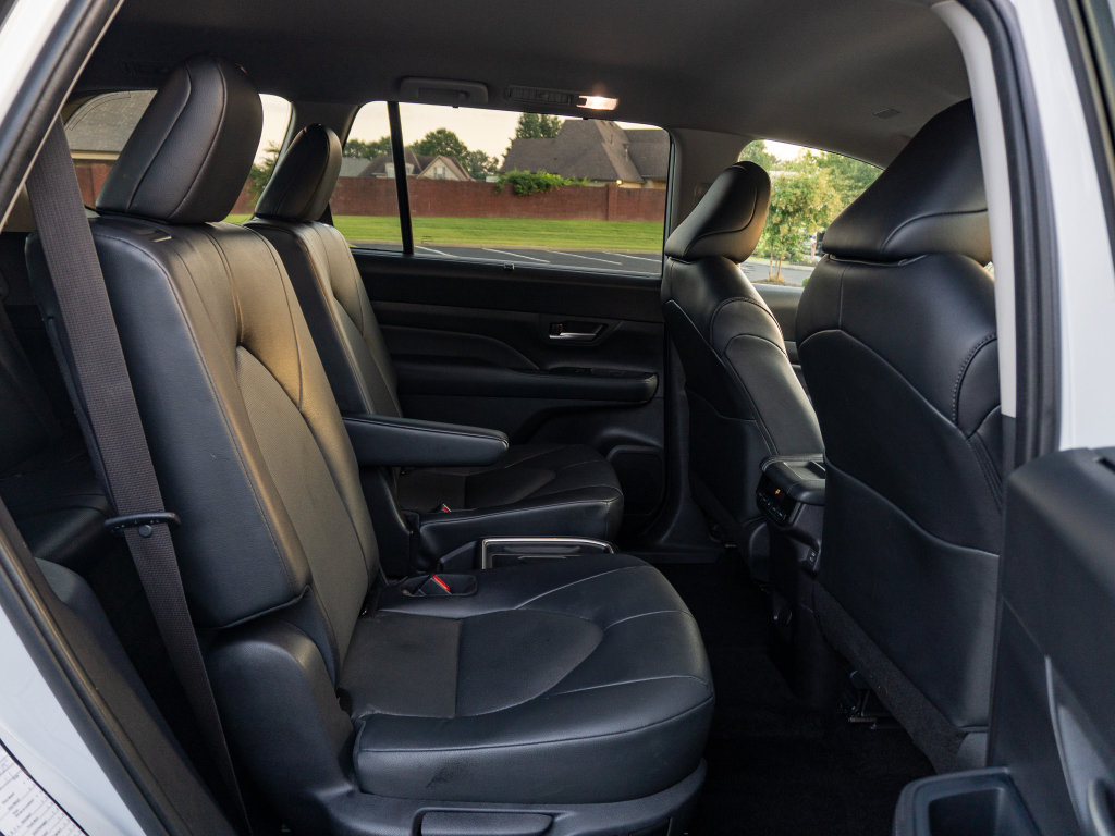 Used 2025 Toyota Grand Highlander AWD image 17