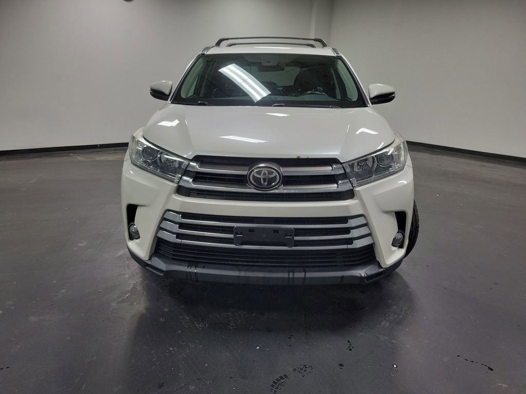 Used 2017 Toyota Highlander Limited image 2