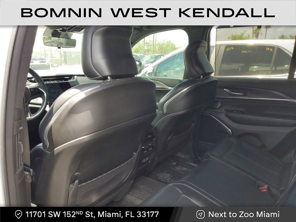 Used 2023 Jeep Grand Cherokee Overland w/ Luxury Tech Group IV image 18