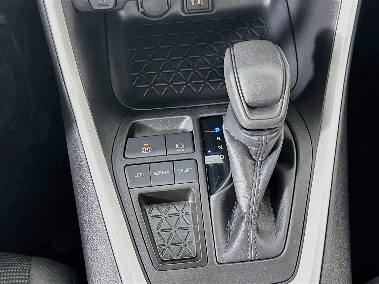 Certified 2025 Toyota RAV4 LE FWD image 17