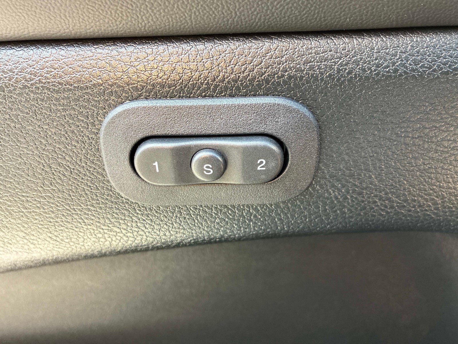Used 2014 Jeep Grand Cherokee Limited AWD/4WD image 26