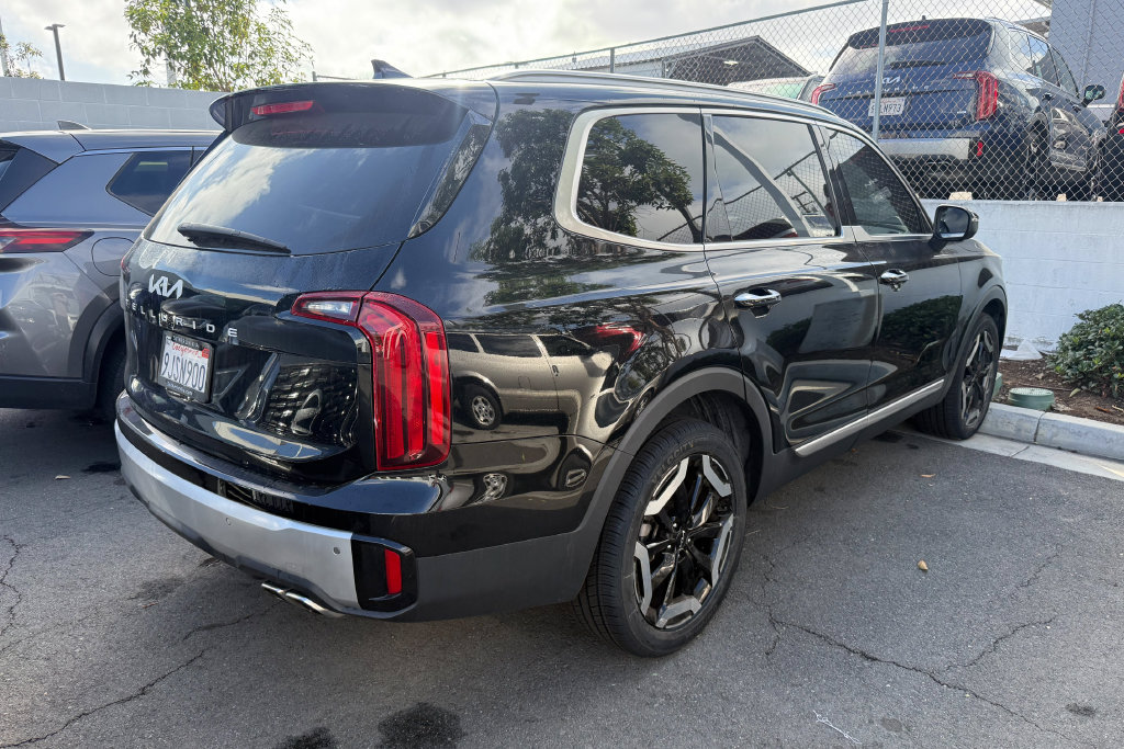 Certified 2024 Kia Telluride S w/ S Sunroof Package FWD image 3