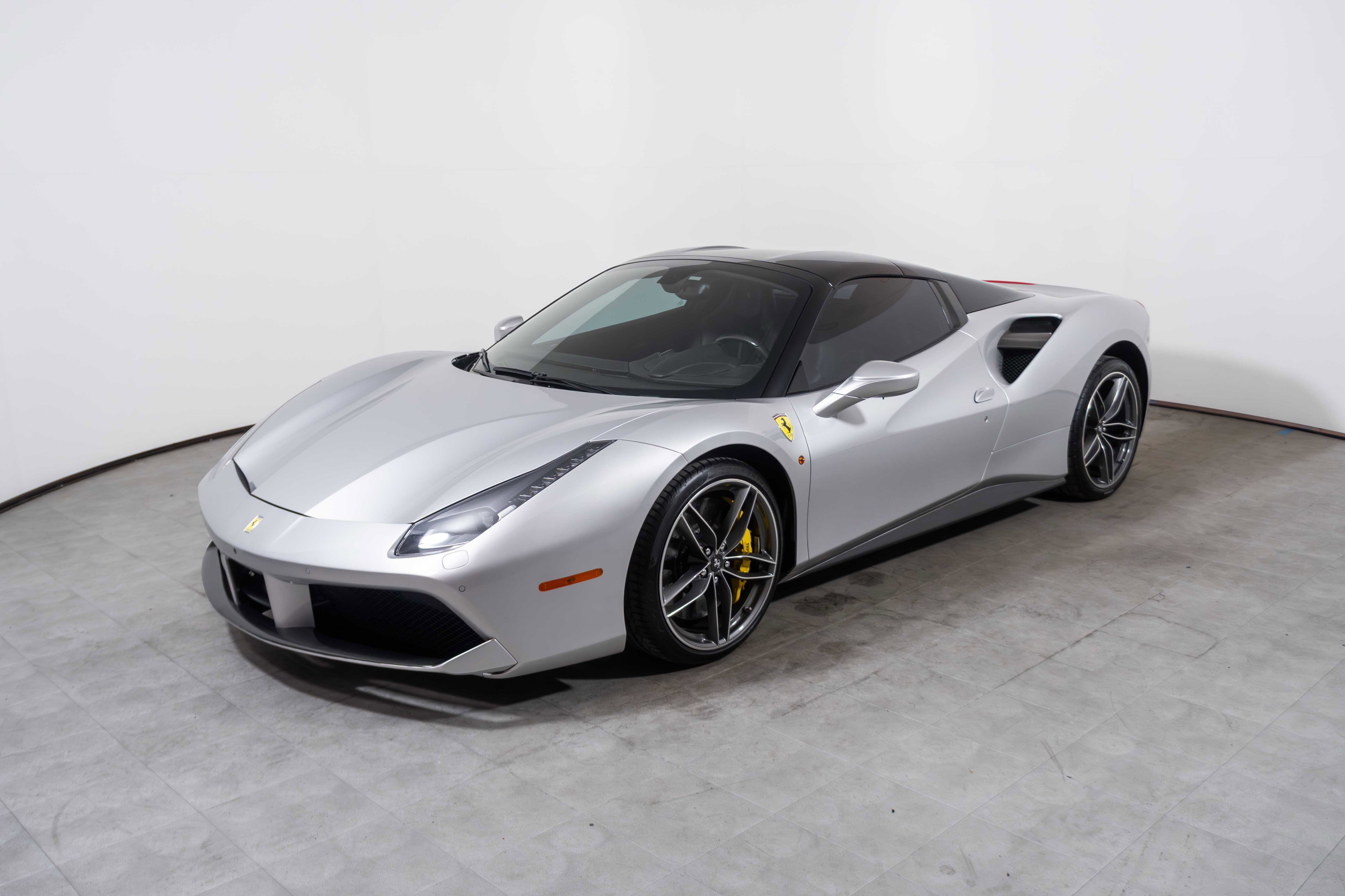 Used 2016 Ferrari 488 Spider image 9