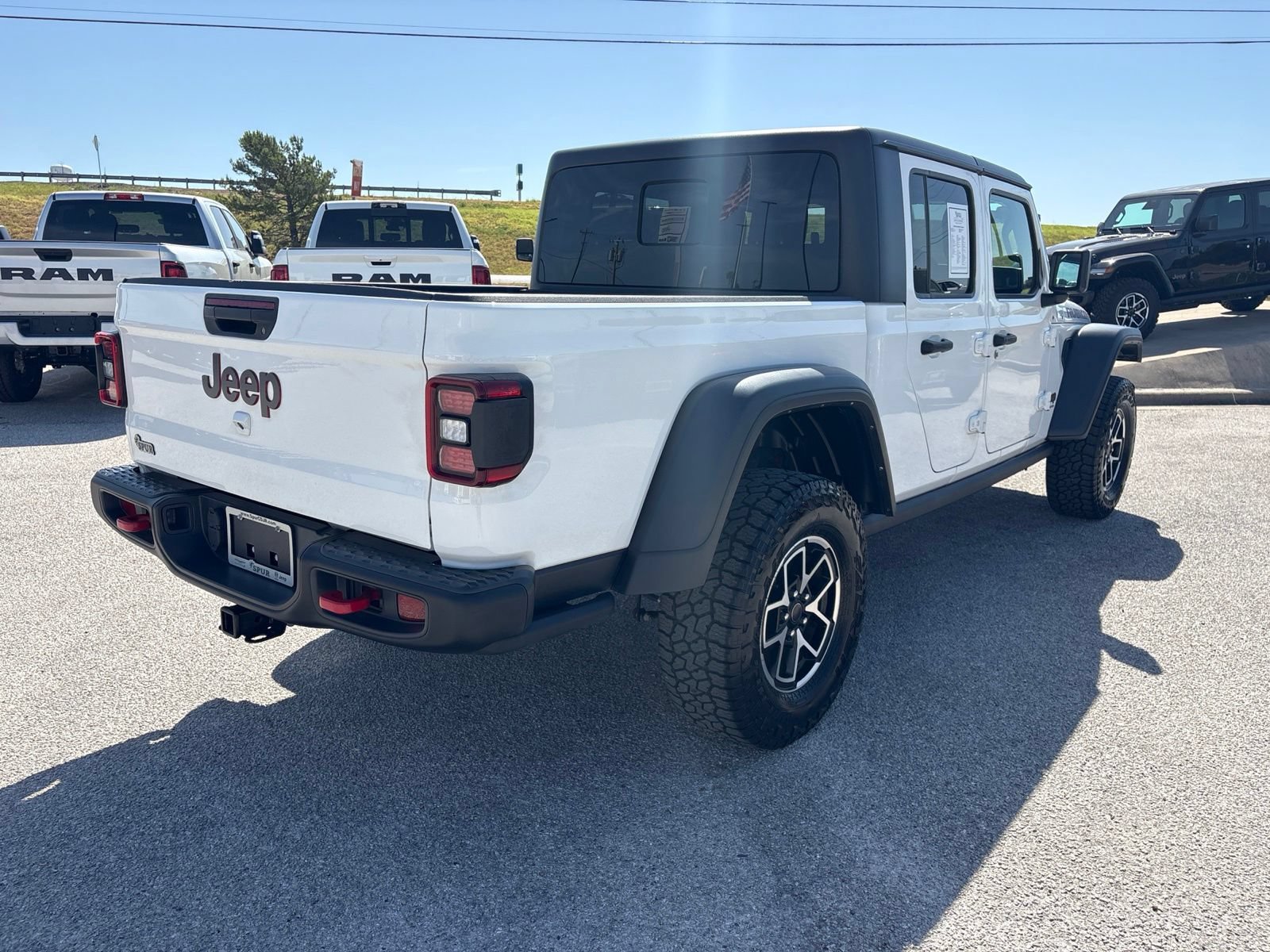 Used 2024 Jeep Gladiator Rubicon w/ Technology Group AWD/4WD image 6