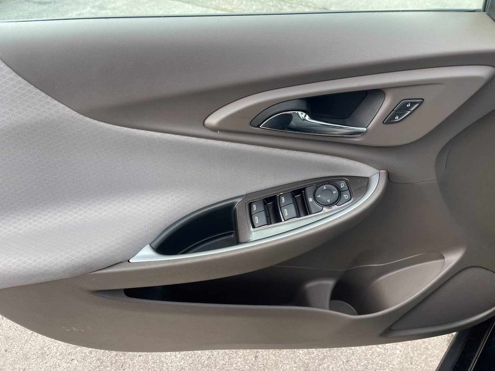 Used 2025 Chevrolet Malibu LT image 12