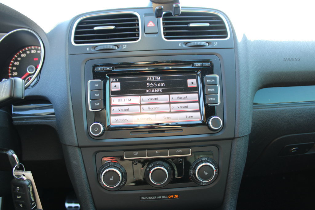 Used 2011 Volkswagen Golf 2-Door FWD image 20