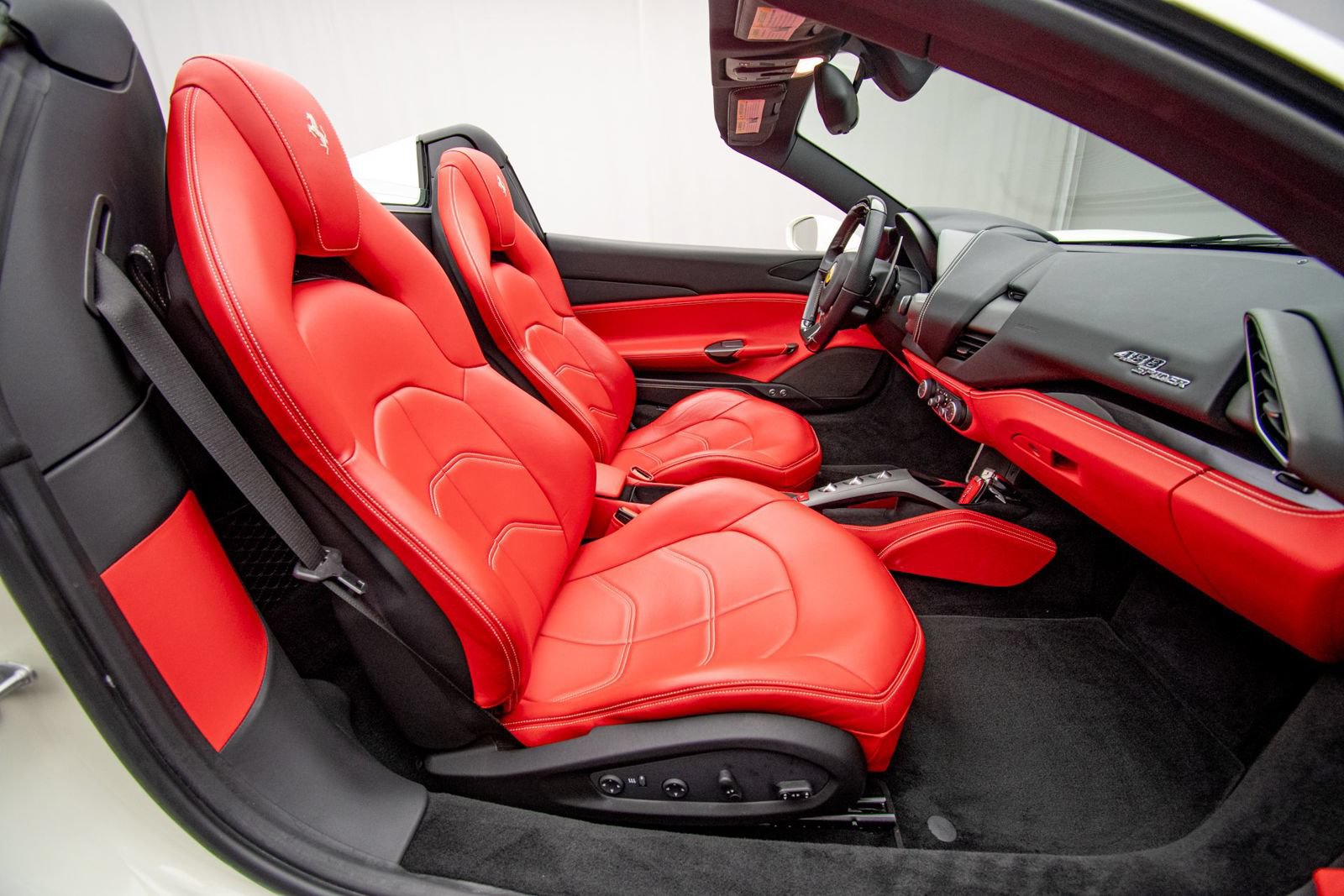 Used 2019 Ferrari 488 Spider RWD image 22