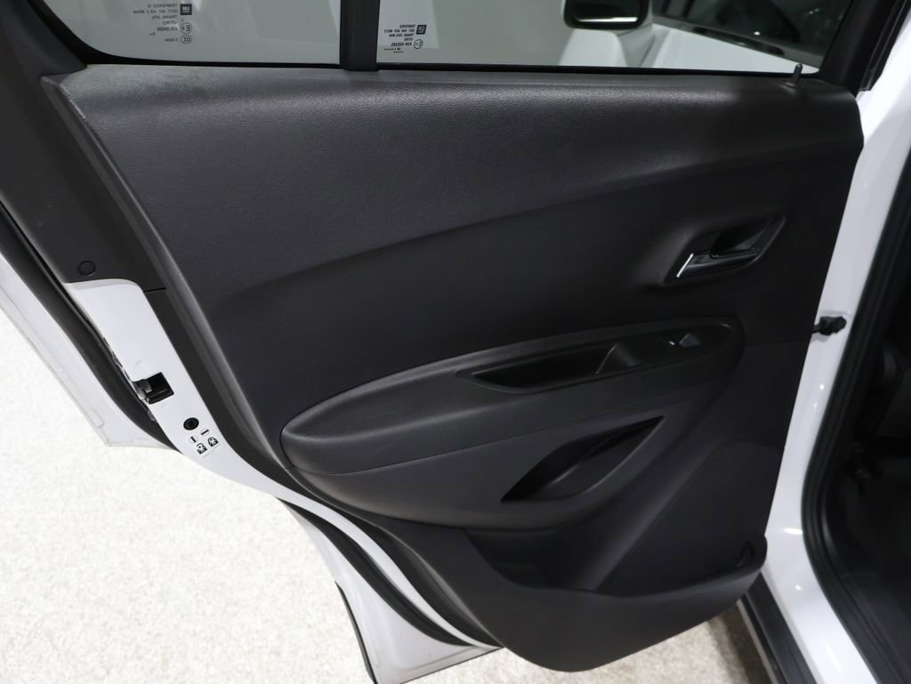 Used 2020 Chevrolet Trax LT w/ LT Convenience Package image 20