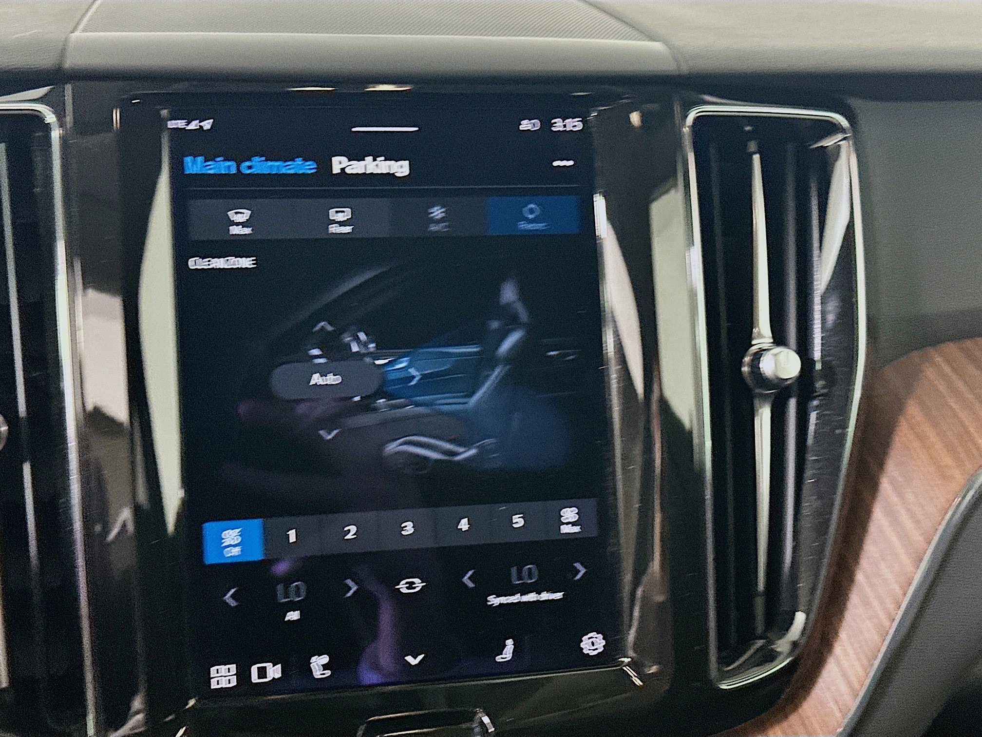 Used 2023 Volvo XC60 B5 Plus w/ Climate Package image 24